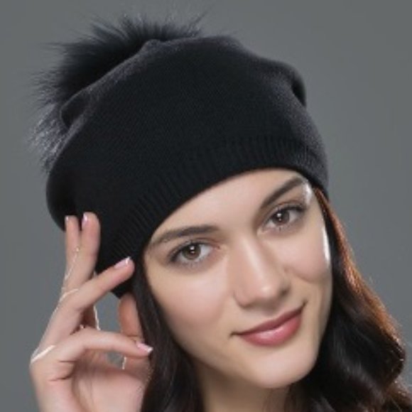 NWT-SOFT! Cashmere Blend Beanie w/ Raccoon Fur Pom - Picture 2 of 3